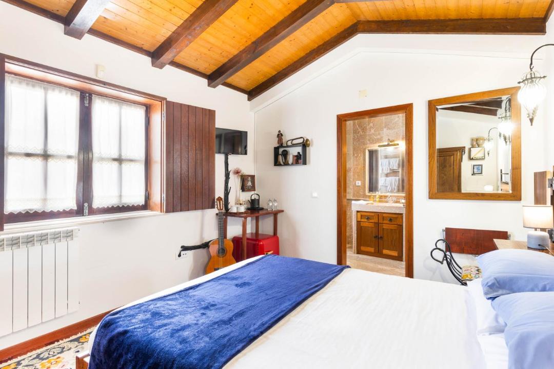 Photo of Bedroom in Mendiga