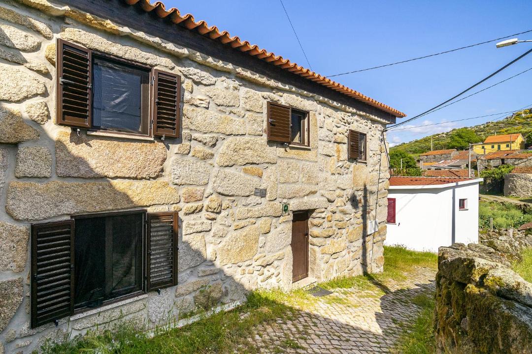 Photo of Buildings in Meada