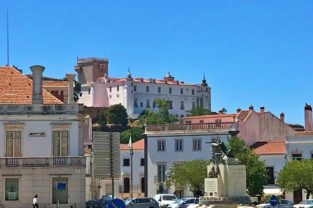 Photo of Buildings in Avis