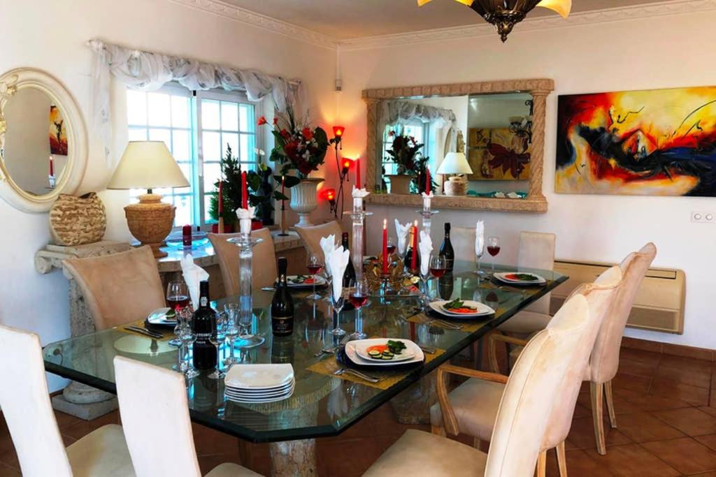 Photo of Livingroom in Porches