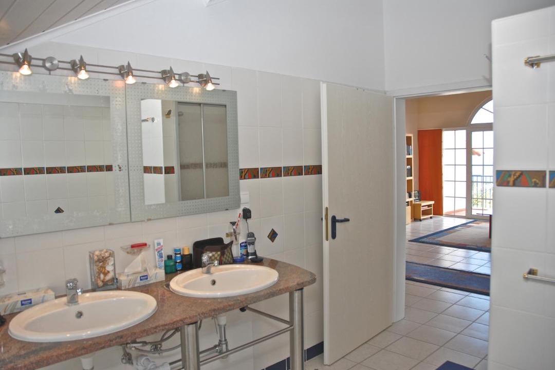 Photo of Bathroom in Ribeira das Tainhas