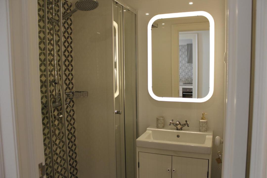 Photo of Bathroom in Baixa