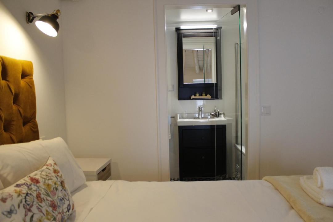 Photo of Bedroom in Baixa