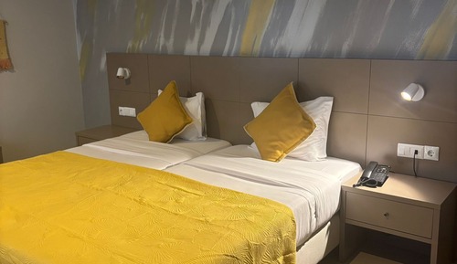 Suite Experience - 2 Twin Beds + Sofa