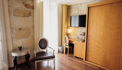Superior Room, Jetted Tub