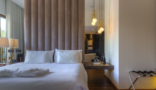 Premium Suite, 1 King Bed, Balcony