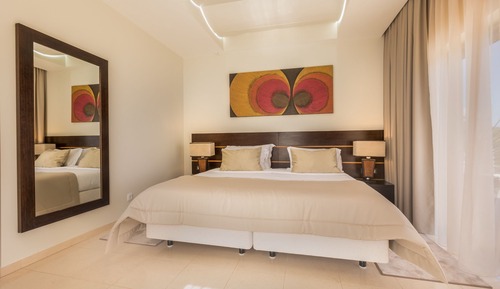 Suite, Sea View