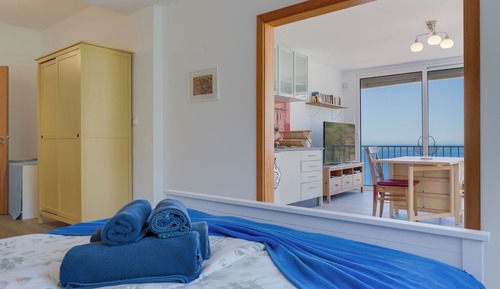 Basic Studio, Ocean View