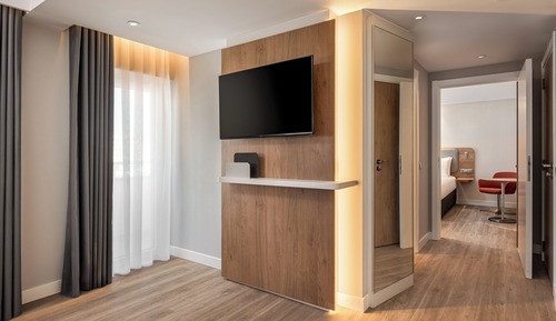 Standard Room, 1 Queen Bed, Balcony