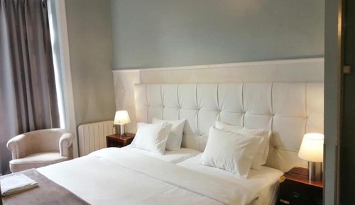 Family Triple Room, City View