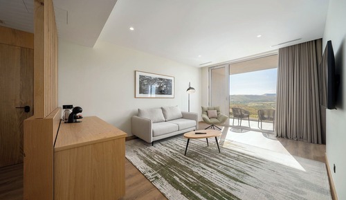 Suite, Mountain View (Master)