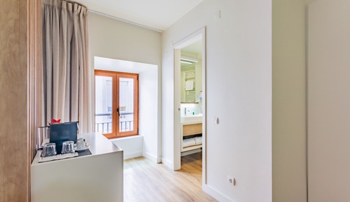 Standard Room, 2 Twin Beds, Private Bathroom