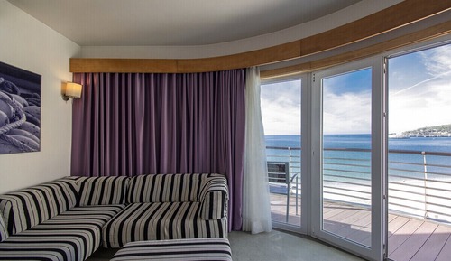 Suite, Sea View