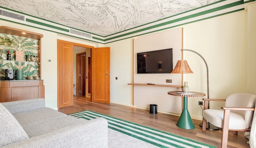 Suite, Balcony