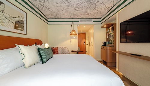Romantic Room, Balcony