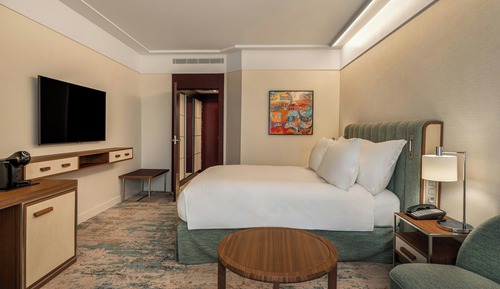 Premium Room, 1 Queen Bed, Club Lounge Access (High Floor)