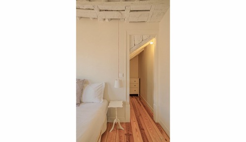 Lisbon is Light Apartment (5A)