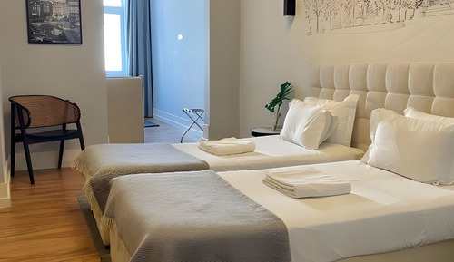 Deluxe Triple Room, Private Bathroom