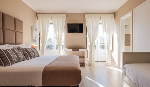 Superior Double Room, 1 Queen Bed with Sofa bed, Private Bathroom