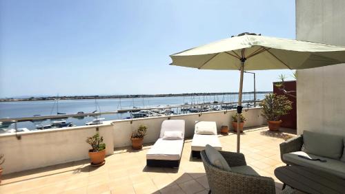 Four-Bedroom Apartment with Lake View