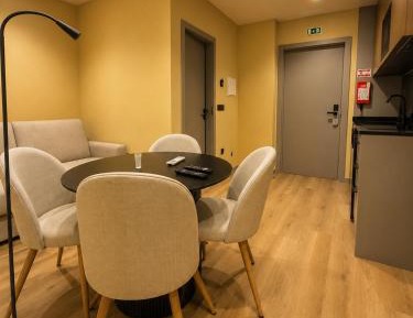 One-Bedroom Deluxe Apartment