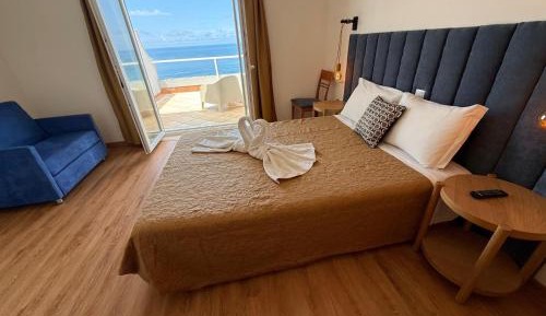 Double Room with Balcony and Sea View