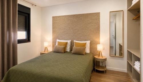 One-Bedroom Deluxe Apartment