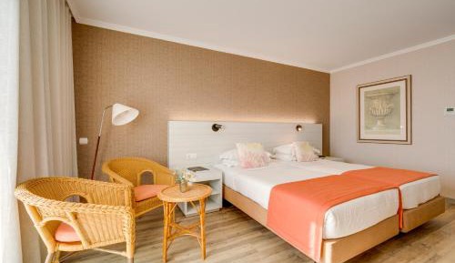 Twin Room with Sea View and Balcony