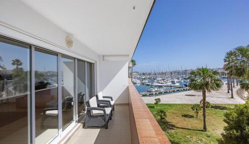 Two-Bedroom Deluxe Apartment with Garden View