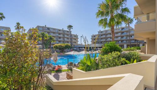 Two-Bedroom Deluxe Apartment with Garden View