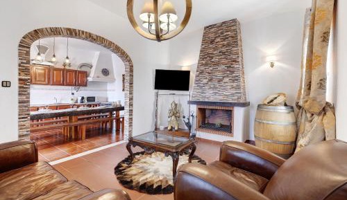 Three-Bedroom Apartment with Mountain View