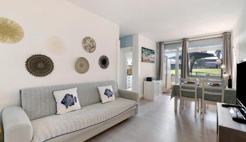 Two-Bedroom Deluxe Apartment with Garden View