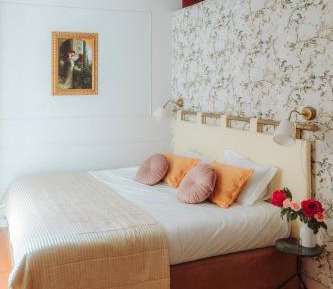 Deluxe King Suite