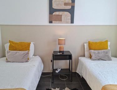 Standard Twin Room with Shared Bathroom