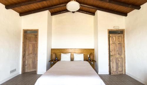Deluxe Double Room (2 Adults + 1 Child)