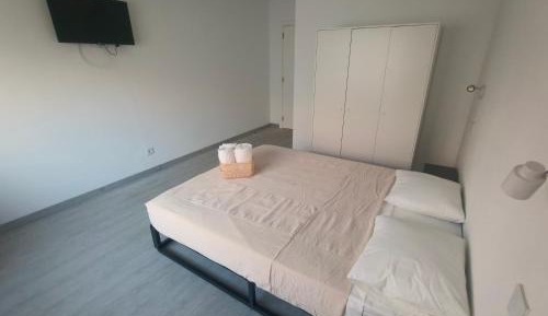 Deluxe Double Room (2 Adults + 1 Child)
