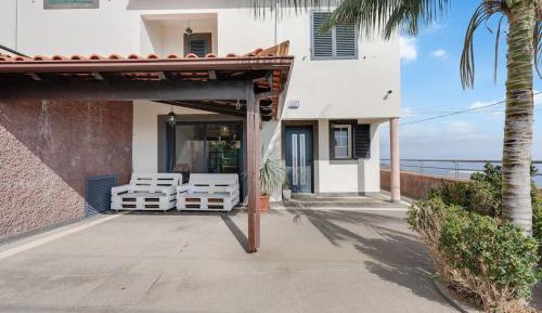 Three-Bedroom Apartment with Mountain View