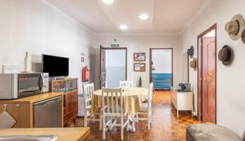 Two-Bedroom Apartment with Mountain View
