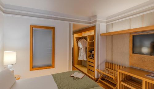 Classic Twin Room with Pool View