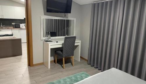 Deluxe Studio