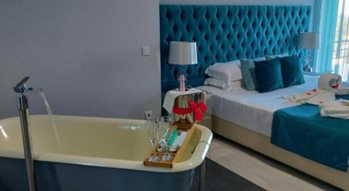 Deluxe King Suite