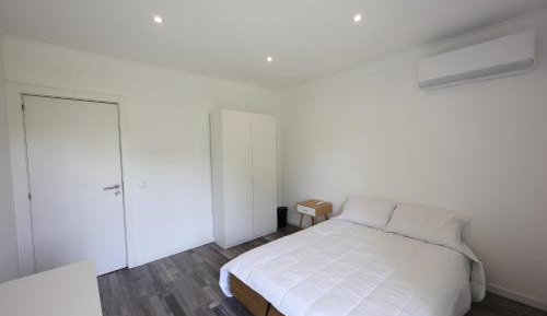 Deluxe Room (2 Adults + 1 Child)