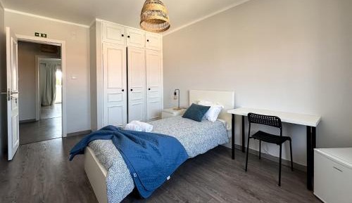 Single Room with Shared Bathroom