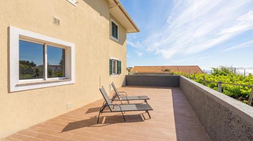 Two-Bedroom Apartment with Balcony