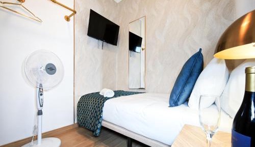 Standard Single Room with Shared Bathroom