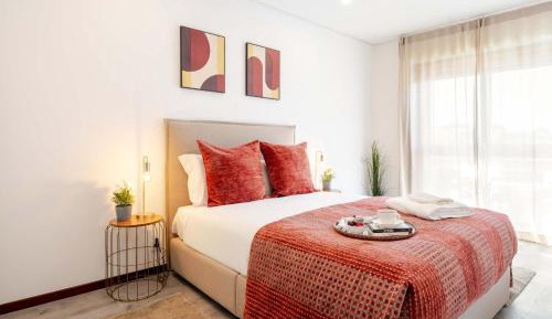 Four-Bedroom Apartment with Balcony 