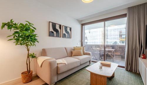 One-Bedroom Apartment with City View