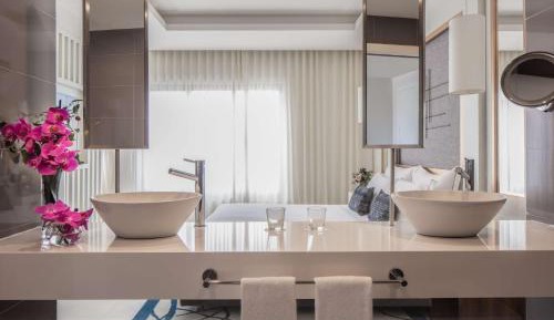 Family Connecting Room (2 Adults + 2 Children)