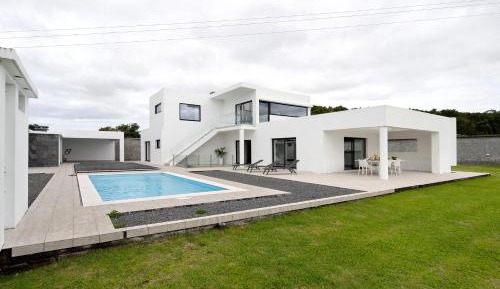 Two-Bedroom Deluxe Apartment with Garden View