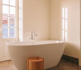 Royal Suite with Bathtub